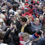 06.01.2018 Kielce. Orszaki Trzech Króli spotkały się na Placu Jana Pawła II / Jarosław Kubalski / Radio Kielce