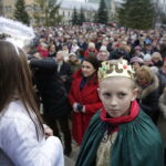 06.01.2018 Kielce. Orszaki Trzech Króli spotkały się na Placu Jana Pawła II / Jarosław Kubalski / Radio Kielce