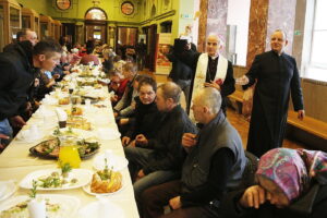 31.03.2018 Kielce. WDK.. Wielkanocne śniadanie dla bezdomnych, ubogich i samotnych / Jarosław Kubalski / Radio Kielce