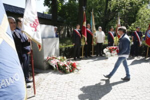 01.05.2018 Kielce. Uroczystości 1 Maja. Święto Pracy. Złożenie kwiatów pod tablicą upamiętniającą powstanie „Solidarności” na skwerze Stefana Żeromskiego / Jarosław Kubalski / Radio Kielce