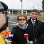 18.05.2018 Skarżysko - Kamienna. Konferencja prasowa przy nowym rondzie przy Alei Jana Pawła II i ulicy Krakowskiej. Poseł Pis Maria Zuba, wiceprzewodniczący sejmiku województwa Andrzej Pruś / Jarosław Kubalski / Radio Kielce