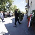 04.07.2018 Kielce. 72. rocznicy pogromu kieleckiego. Złożenie kwiatów przy kamienicy przy ulicy Planty 7/9. Wojewoda Agata Wojtyszek / Jarosław Kubalski / Radio Kielce