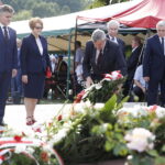 12.07.2018 Michniów. Uroczystości Dnia Walki i Męczeństwa Wsi Polskiej. Na zdjęciu (od lewej): senator PiS Krzysztof Słoń, poseł PiS Maria Zuba, Minister Rolnictwa i Rozwoju Wsi Jan Ardanowski, poseł Krzysztof Lipiec, prezes świętokrzyskiej organizacji PiS oraz wicewojewoda świętokrzyski Andrzej Bętkowski / Jarosław Kubalski / Radio Kielce