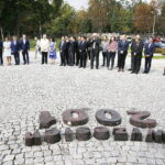 01.09.2018 Kielce. Uroczystości z okazji 79. rocznicy wybuchu II wojny światowej. Zapalenie zniczy pod pomnikiem Homo Hommini przez prezydenta Wojciecha Lubawskiego oraz delegacje z miast partnerskich / Jarosław Kubalski / Radio Kielce