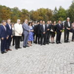 01.09.2018 Kielce. Uroczystości z okazji 79. rocznicy wybuchu II wojny światowej. Zapalenie zniczy pod pomnikiem Homo Hommini przez prezydenta Wojciecha Lubawskiego oraz delegacje z miast partnerskich / Jarosław Kubalski / Radio Kielce