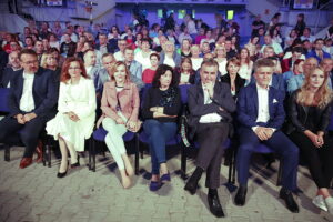 07.09.2018 Kielce. Festiwal Muzyki Tanecznej. W pierwszym rzędzie. Wojewoda Agata Wojtyszek, poseł Anna Krupka, prezydent Wojciech Lubawski i senator Krzysztof Słoń / Jarosław Kubalski / Radio Kielce