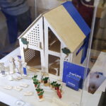 11.2018 Kielce. Muzeum Zabawek i Zabawy. Wystawa pokonkursowa „Zabawka Przyjazna Dziecku”. I miejsce dla Agnieszki Pluszczewicz za domek dla lalek / Jarosław Kubalski / Radio Kielce