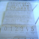 11.2018 Kielce. Muzeum Zabawek i Zabawy. Wystawa pokonkursowa „Zabawka Przyjazna Dziecku”. Trzecie miejsce Wioletta Mikołajczyk - drewniany alfabet / Jarosław Kubalski / Radio Kielce