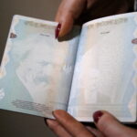 03.12.2018 Kielce. Wojewoda Agata Wojtyszek wręczyła pierwszy niepodległościowy paszport Karolinie Gałczyńskiej / Jarosław Kubalski / Radio Kielce