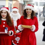 06.12.2018 Kielce. Mikołaj i Śnieżynki rozdawali cukierki i kawę pasażerom MPK / Jarosław Kubalski / Radio Kielce