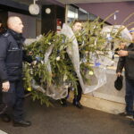 13.12.2018 Kielce. Choinka pod choinkę Radia Kielce. Policyjne drzewko powędrowało do Świętokrzyskiego Centrum Pediatrii / Jarosław Kubalski / Radio Kielce