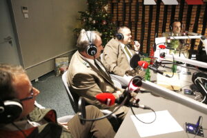 13.12.2018 Radio Kielce. "Choinka pod choinkę". Finał dnia czwartego. Studio odwiedzili leśnicy wraz z prezentami: Roman Wróblewski, Zbigniew Dąbrowski, Piotr Fitas, Dawid Żak i łowczy Jarosław Mikołajczyk / Jarosław Kubalski / Radio Kielce