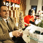 13.12.2018 Radio Kielce. "Choinka pod choinkę". Finał dnia czwartego. Studio odwiedzili leśnicy wraz z prezentami: Roman Wróblewski, Zbigniew Dąbrowski, Piotr Fitas, Dawid Żak i łowczy Jarosław Mikołajczyk / Jarosław Kubalski / Radio Kielce