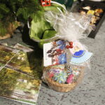 13.12.2018 Radio Kielce. "Choinka pod choinkę". Finał dnia czwartego. Studio odwiedzili leśnicy wraz z prezentami: Roman Wróblewski, Zbigniew Dąbrowski, Piotr Fitas, Dawid Żak i łowczy Jarosław Mikołajczyk / Jarosław Kubalski / Radio Kielce