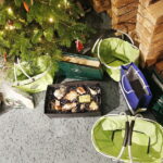 13.12.2018 Radio Kielce. "Choinka pod choinkę". Finał dnia czwartego. Studio odwiedzili leśnicy wraz z prezentami: Roman Wróblewski, Zbigniew Dąbrowski, Piotr Fitas, Dawid Żak i łowczy Jarosław Mikołajczyk / Jarosław Kubalski / Radio Kielce