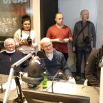 14.12.2018 Radio Kielce. "Choinka pod choinkę" Dzień piąty. Finał z udziałem dzieci z Ogniska Wychowawczego w Jędrzejowie, ojca Dariusza Malajki, księdza Krzysztofa Banasika, burmistrza Jędrzejowa Marcina Piszczka, siostry Urszuli Limanówki, siostry Andrei Kubackiej oraz zespołu "Echo Łysicy" / Jarosław Kubalski / Radio Kielce