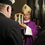 16.12.2018 Bilcza. Betlejemskie Światło Pokoju. Biskup Jan Piotrowski / Jarosław Kubalski / Radio Kielce