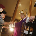 16.12.2018 Bilcza. Betlejemskie Światło Pokoju. Biskup Jan Piotrowski / Jarosław Kubalski / Radio Kielce