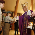 16.12.2018 Bilcza. Betlejemskie Światło Pokoju. Biskup Jan Piotrowski / Jarosław Kubalski / Radio Kielce