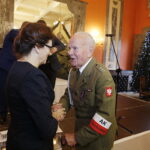 18.12.2018 Kielce. WDK. Spotkanie wigilijne Agaty Wojtyszek z przedstawicielami środowisk kombatanckich oraz działaczami opozycji antykomunistycznej z regionu świętokrzyskiego. Medal „Pro Patria” dla Józefa Maciaga / Jarosław Kubalski / Radio Kielce