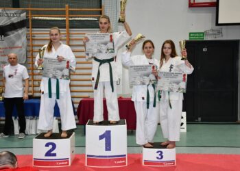 Dwa złote medale zdobyli zawodnicy Klubu Karate Morawica i Piekoszów podczas XV Pucharu Polski Juniorów w Karate Kyokushin / Klub Karate Morawica i Piekoszów