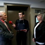 Ogłoszenie wyroku w sprawie przetargu na obsługę komunikacji miejskiej w stolicy regionu świętokrzyskiego. Na zdjeciu: Na zdjęciu: Marian Sosnowski, dyrektor ZTM Kielce, Wiktor Dziarmaga, Radio Kielce oraz Elżbieta Śreniawska, prezes MPK Kielce / Marzena Mąkosa / Radio Kielce