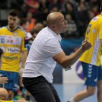 Mecz Vardar Skopje - PGE Vive. Talant Dujszebajew / Krzysztof Bujnowicz / Radio Kielce