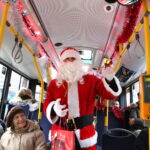 Świąteczny autobus w Kielcach / Marzena Mąkosa / Radio Kielce