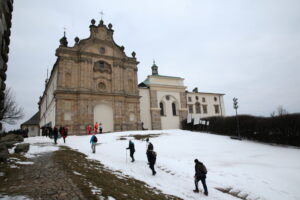 Droga Krzyżowa na Święty Krzyż / Marzena Mąkosa / Radio Kielce