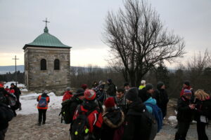 Droga Krzyżowa na Święty Krzyż / Marzena Mąkosa / Radio Kielce