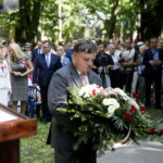 Obchody 227. rocznicy uchwalenia Konstytucji 3 Maja w parku im. Stanisława Staszica. Kwiaty składa Andrzej Wilkosz / Marzena Mąkosa / Radio Kielce