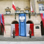 Odsłonięcie tablicy poświęconej żołnierzom 13. Pułku Ułanów Wileńskich na murach Wojewódzkiego Domu Kultury / Marzena Mąkosa / Radio Kielce