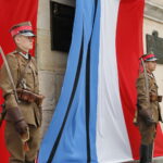 Odsłonięcie tablicy poświęconej żołnierzom 13. Pułku Ułanów Wileńskich na murach Wojewódzkiego Domu Kultury / Marzena Mąkosa / Radio Kielce