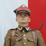 Odsłonięcie tablicy poświęconej żołnierzom 13. Pułku Ułanów Wileńskich na murach Wojewódzkiego Domu Kultury / Marzena Mąkosa / Radio Kielce