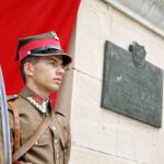 Odsłonięcie tablicy poświęconej żołnierzom 13. Pułku Ułanów Wileńskich na murach Wojewódzkiego Domu Kultury / Marzena Mąkosa / Radio Kielce