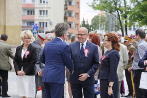 Odsłonięcie tablicy poświęconej żołnierzom 13. Pułku Ułanów Wileńskich na murach Wojewódzkiego Domu Kultury / Marzena Mąkosa / Radio Kielce