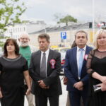 Odsłonięcie tablicy poświęconej żołnierzom 13. Pułku Ułanów Wileńskich na murach Wojewódzkiego Domu Kultury / Marzena Mąkosa / Radio Kielce