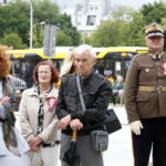 Odsłonięcie tablicy poświęconej żołnierzom 13. Pułku Ułanów Wileńskich na murach Wojewódzkiego Domu Kultury / Marzena Mąkosa / Radio Kielce