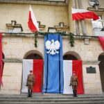 Odsłonięcie tablicy poświęconej żołnierzom 13. Pułku Ułanów Wileńskich na murach Wojewódzkiego Domu Kultury / Marzena Mąkosa / Radio Kielce