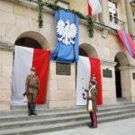 Odsłonięcie tablicy poświęconej żołnierzom 13. Pułku Ułanów Wileńskich na murach Wojewódzkiego Domu Kultury / Marzena Mąkosa / Radio Kielce