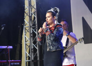 Koncertowe lato z Radiem Kielce. Koncert Edyty Strzyckiej w Parku Miejskim im. Stanisława Staszica w Kielcach . Na zdjęciu: Edyta Strzycka / Marzena Mąkosa / Radio Kielce