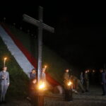 Uroczystości przy Kopcu Niepodległości. Złożenie kwiatów pod Kopcem Niepodległości im. Józefa Piłsudskiego  / Marzena Mąkosa / Radio Kielce