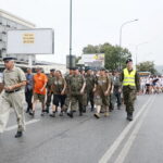 Przemarsz uczestników Marszu Szlakiem I Kompanii Kadrowej z asystą wojskową i orkiestrą z Oleandrów na Wawel / Marzena Mąkosa / Radio Kielce