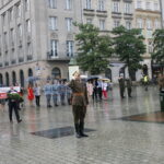 Przemarsz uczestników Marszu Szlakiem I Kompanii Kadrowej z asystą wojskową i orkiestrą z Oleandrów na Wawel / Marzena Mąkosa / Radio Kielce