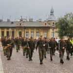 Przemarsz uczestników Marszu Szlakiem I Kompanii Kadrowej z asystą wojskową i orkiestrą z Oleandrów na Wawel / Marzena Mąkosa / Radio Kielce