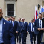 Przemarsz uczestników Marszu Szlakiem I Kompanii Kadrowej z asystą wojskową i orkiestrą z Oleandrów na Wawel / Marzena Mąkosa / Radio Kielce