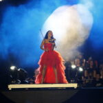 Mistrzostwa Świata w Piłce Ręcznej Kobiet do lat 18 w Kielcach. Agnes Violin dała krótki i bardzo żywiołowy pokaz gry na skrzypcach elektrycznych / Marzena Mąkosa / Radio Kielce