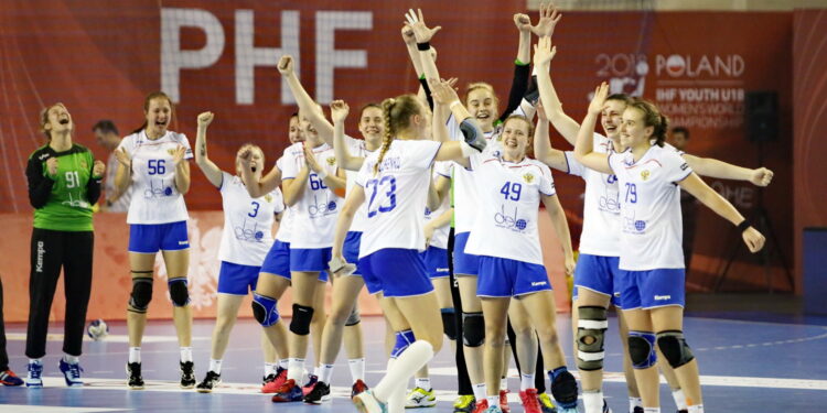 Młodzieżowe Mistrzostwa Świata kobiet do lat 18. Węgry - Rosja (finał) / Marzena Mąkosa / Radio Kielce