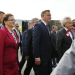 Międzynarodowy Salon Przemysłu Obronnego. Wizyta prezydenta RP, Andrzeja Dudy w Targach Kielce. Od lewej: wojewoda świętokrzyski Agata Wojtyszek, prezydent RD Andrzej Duda, prezes Targów Kielce Andrzej Mochoń / Marzena Mąkosa / Radio Kielce