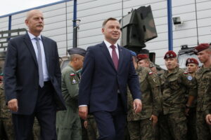 Spotkanie prezydenta RP, Andrzeja Dudy z parlamentarzystami i dziennikarzami w Targach Kielce. Na zdjęciu (po prawej): Andrzej Duda - prezydent RP / Marzena Mąkosa / Radio Kielce